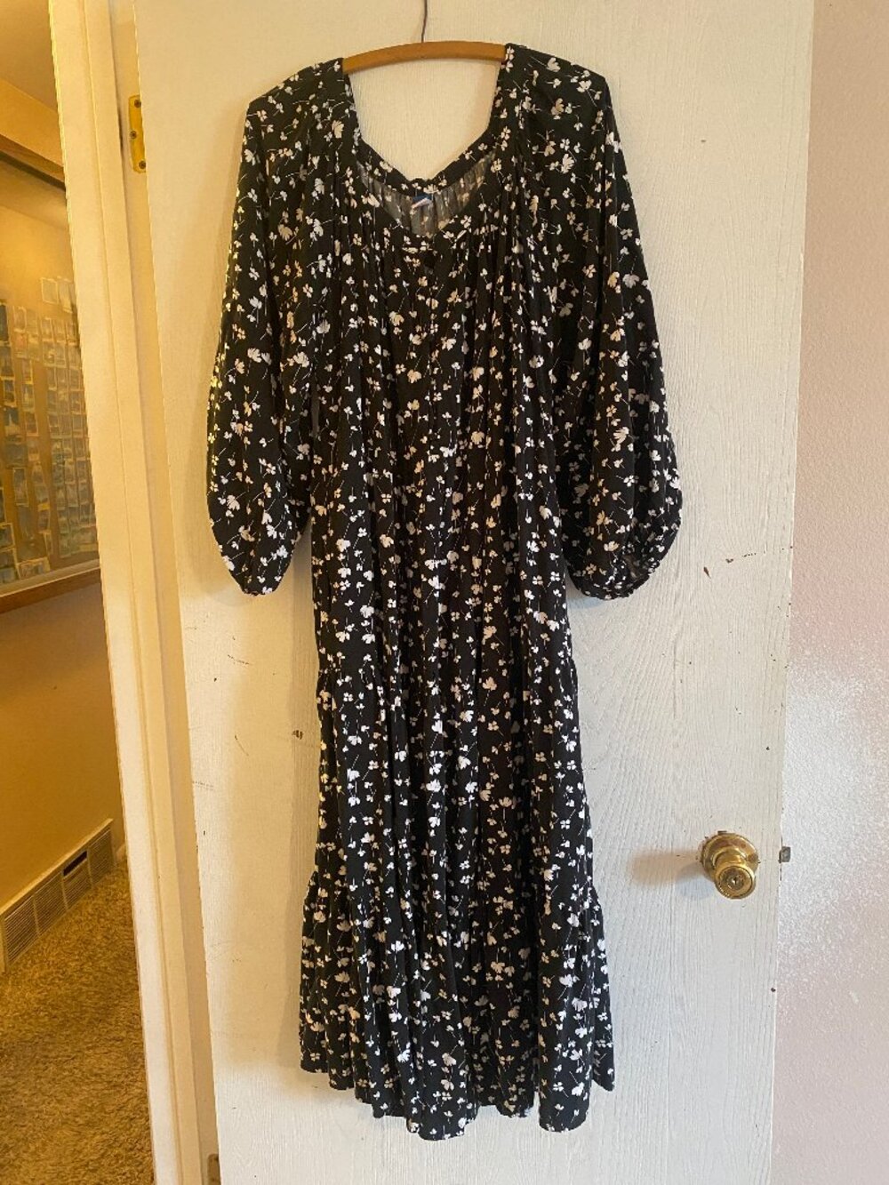 Old Navy Black & White Flower Maxi Tiered Dress Floral Embroidery Sz XL Pockets!